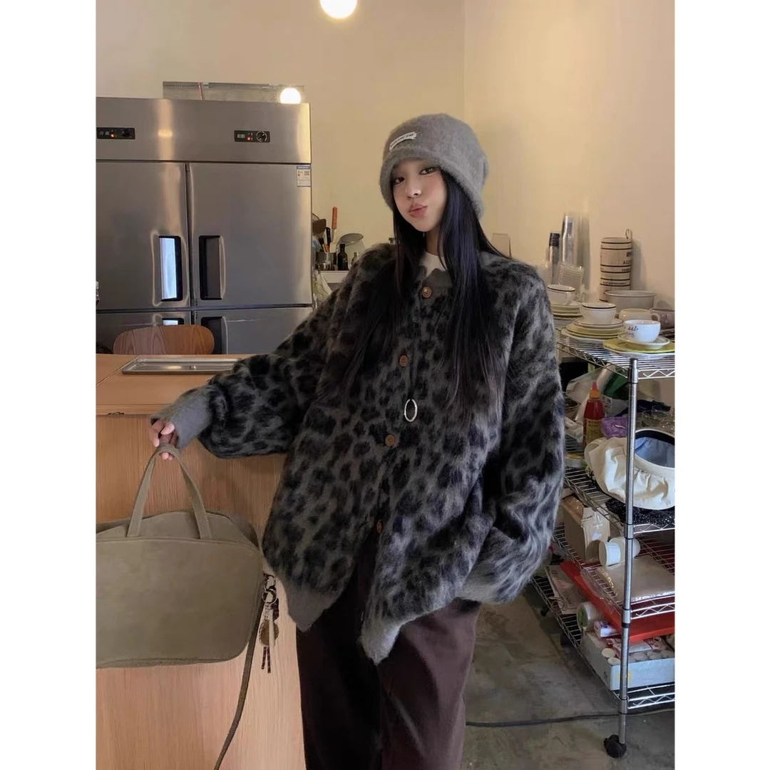 温柔小野豹软糯针织开衫毛衣秋冬慵懒风宽松休闲豹纹外套z298