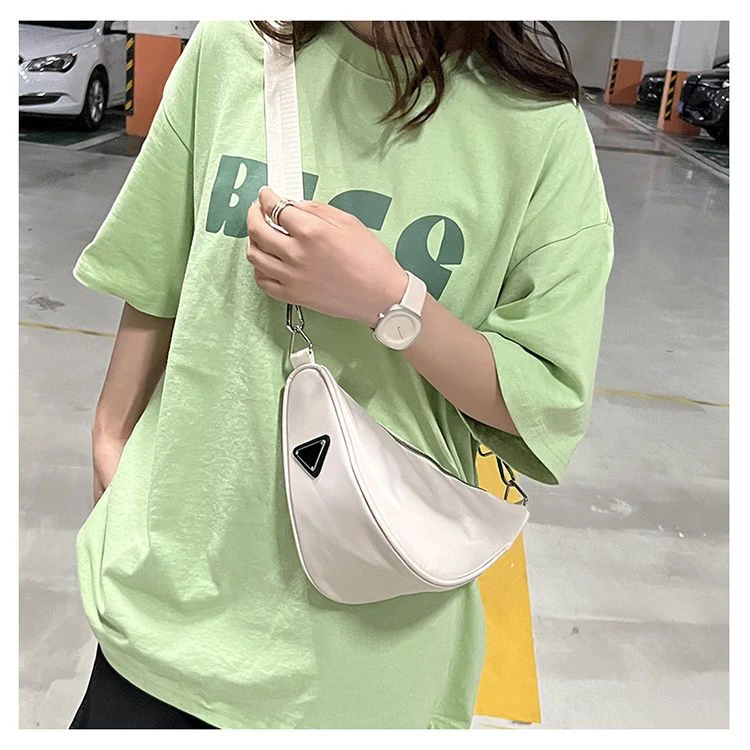 尼龙斜挎包包女2022新款潮三角包轻便小挎包腋下包百搭单肩帆布包