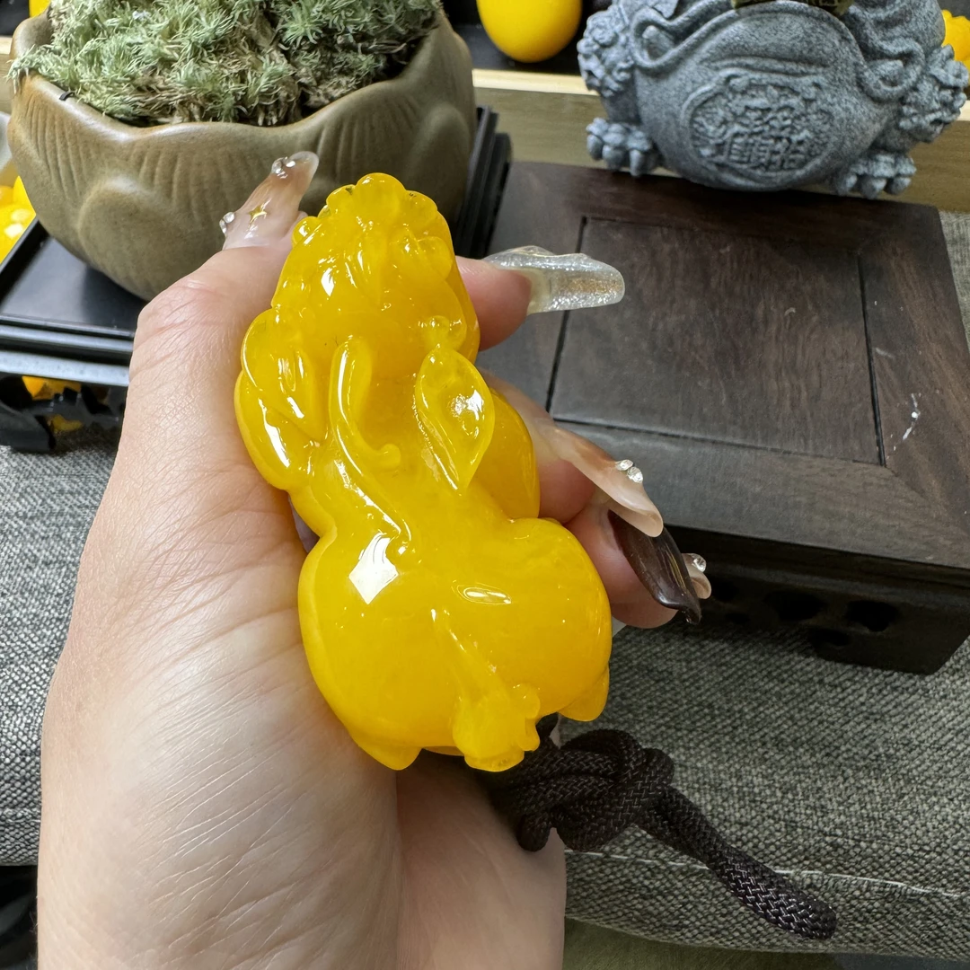 鸡油黄中号貔貅皮休百搭毛衣链手把件时尚饰品