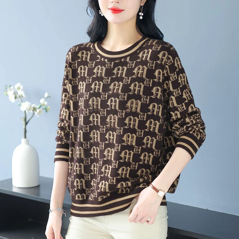 大码秋冬加厚毛衣女洋气宽松羊毛打底衫胖mm200斤遮肚短款针织衫
