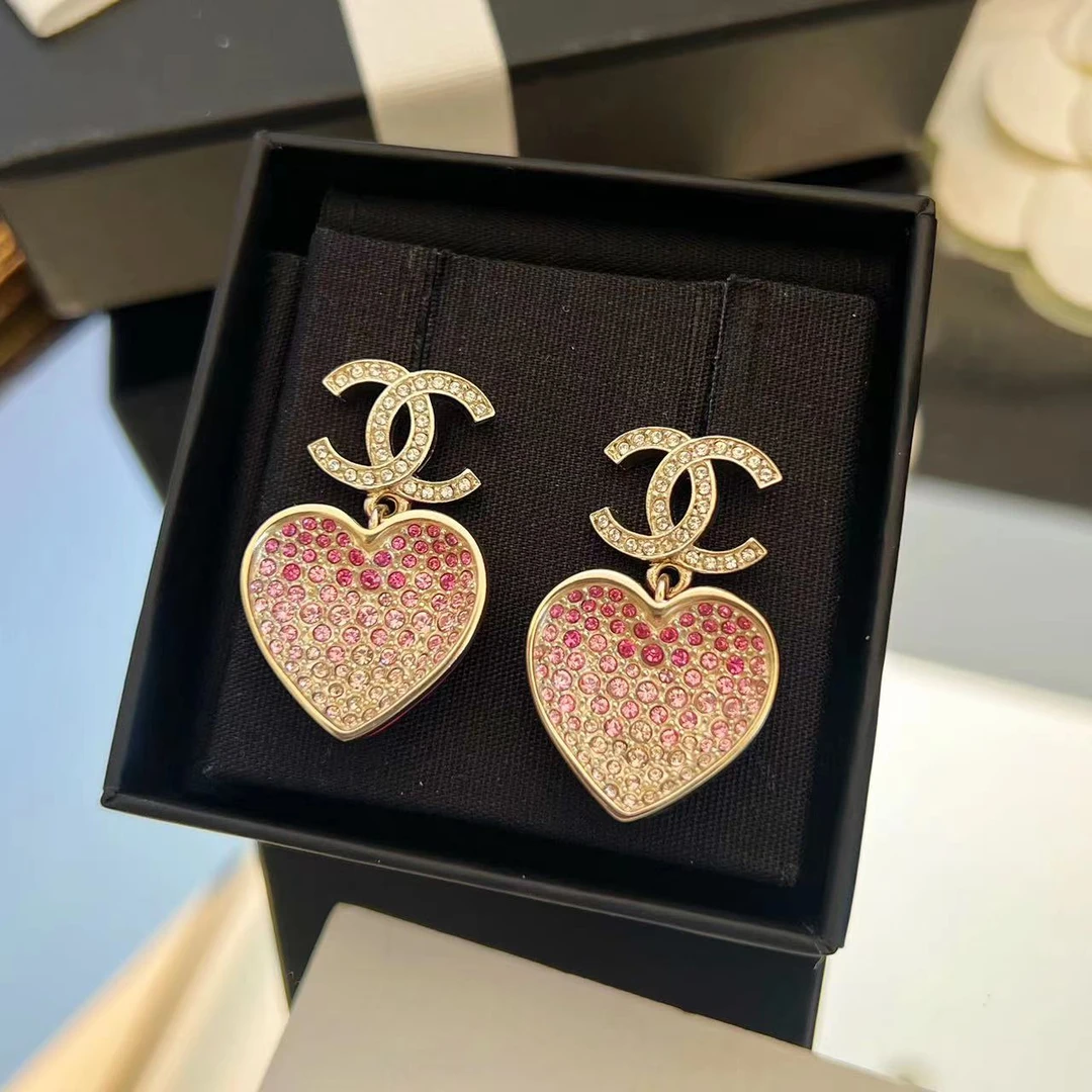 全新未使用 Chanel/香奈儿 23p渐变粉色满钻爱心耳环 05567
