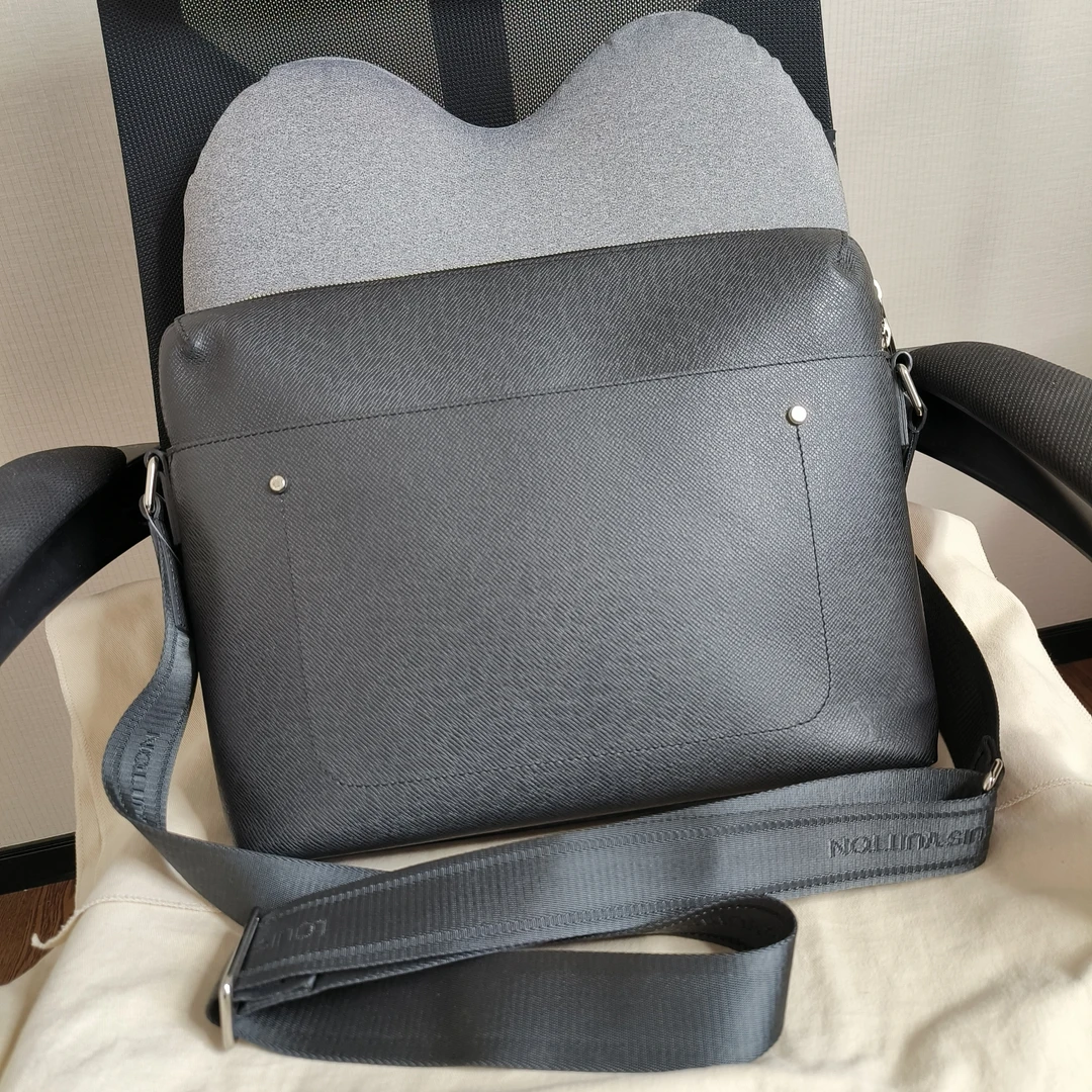 99新 LouisVuitton/路易威登 公文包 黑色男士斜挎包 02048