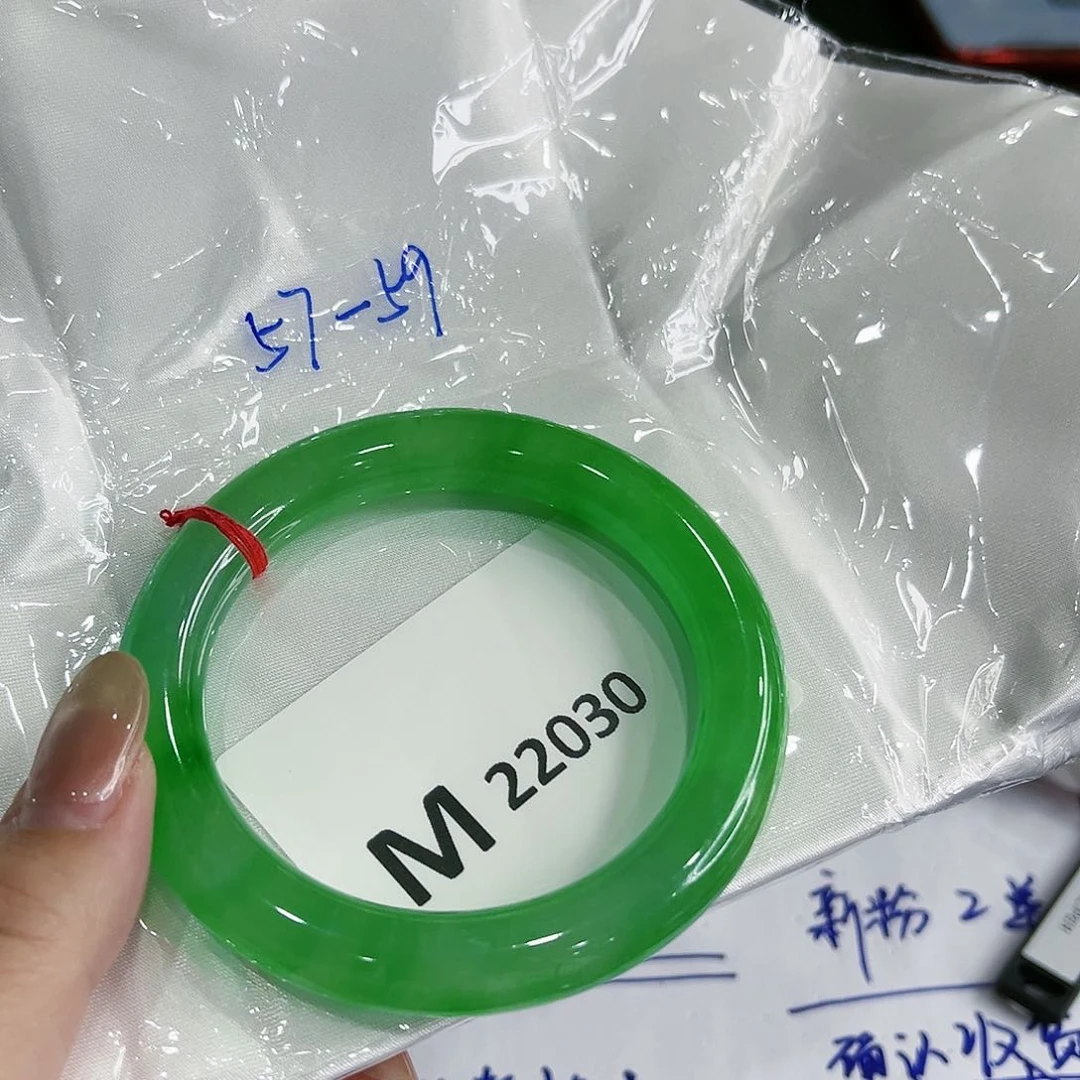 翡翠手镯未镶嵌M****4手镯