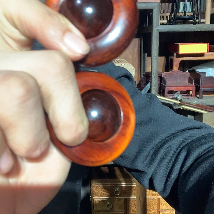 木转运珠手把件一对