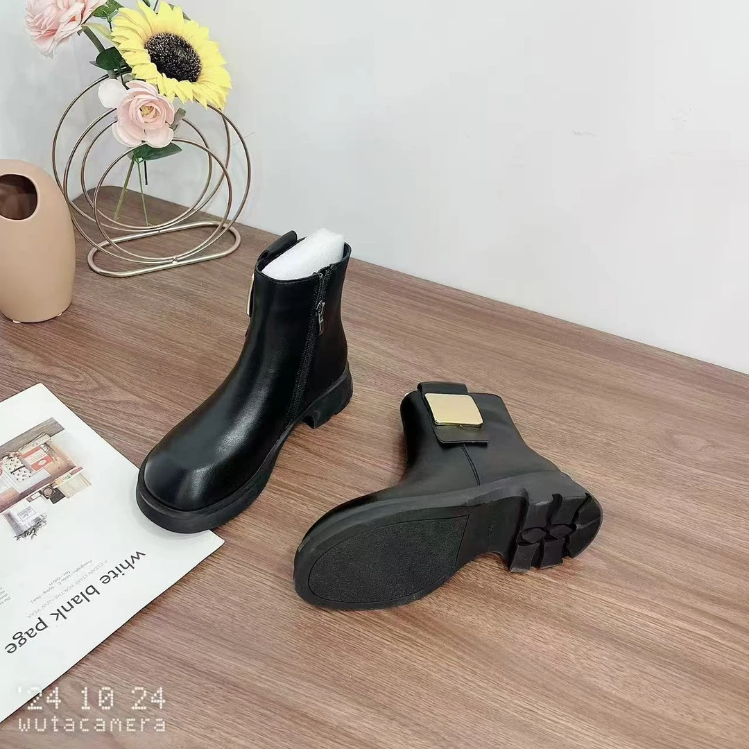 新款时尚靴子女时尚粗跟圆头平底女短靴24301