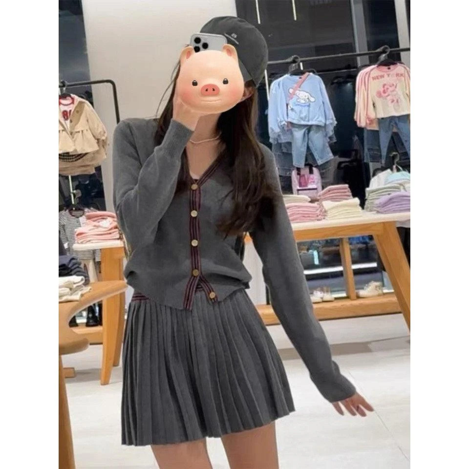 大码胖mm秋季新款学院风v领针织开衫百褶裙毛衣显瘦两件套装