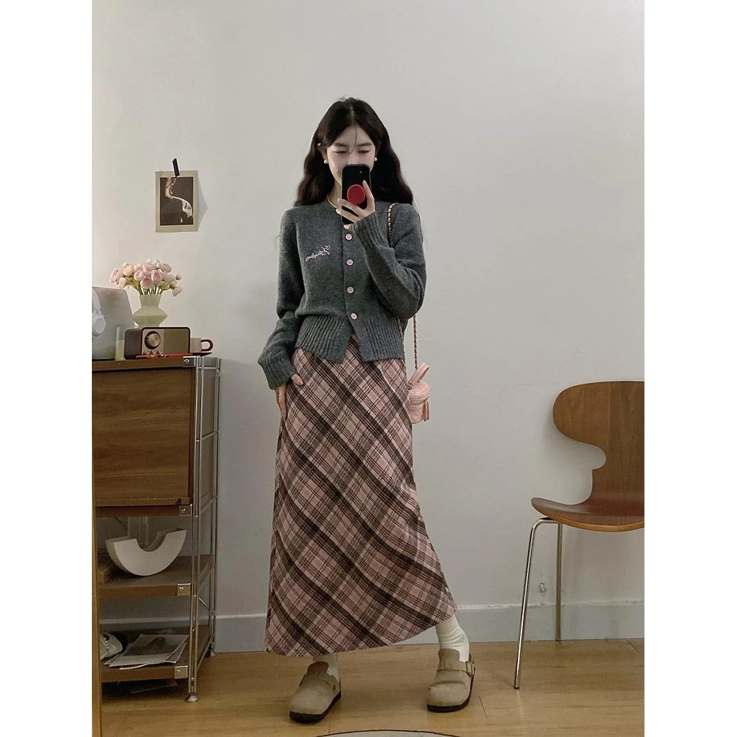 2024秋冬新款胖mm大码女甜美气质刺绣字母毛衣格子半身裙套装