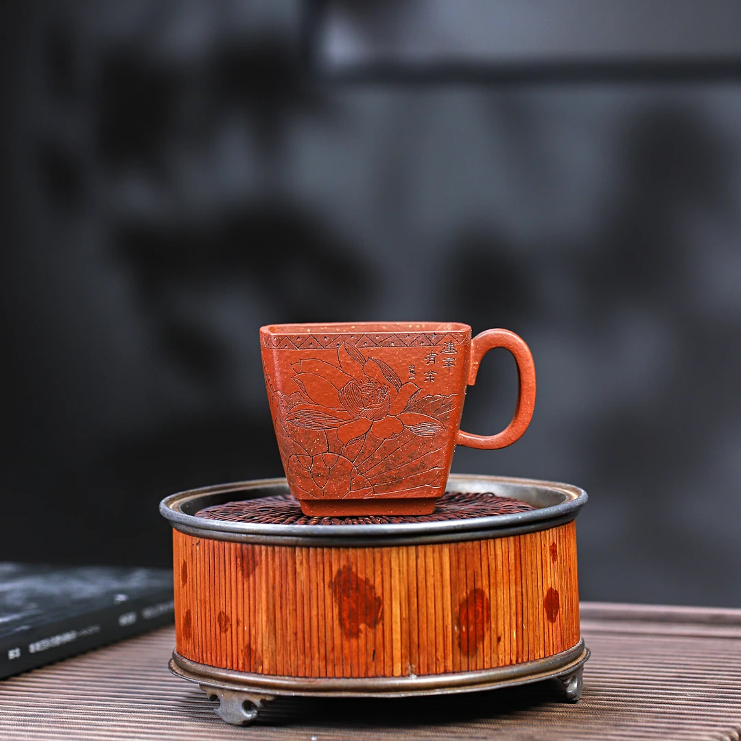 P1012宜兴紫砂杯  九斋《荷花鱼》手把全手工主人杯  原矿降坡泥