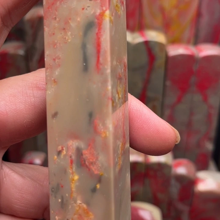 鸡血石梁*庆昌化鸡血石质地优良