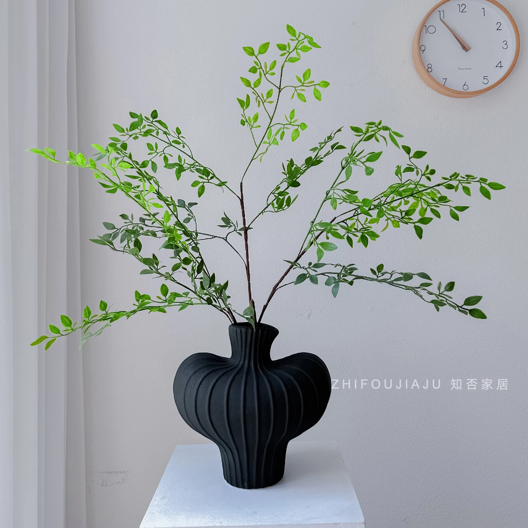 创意陶瓷耸肩花瓶轻奢高级感现代简约风客厅花器样板房装饰摆件