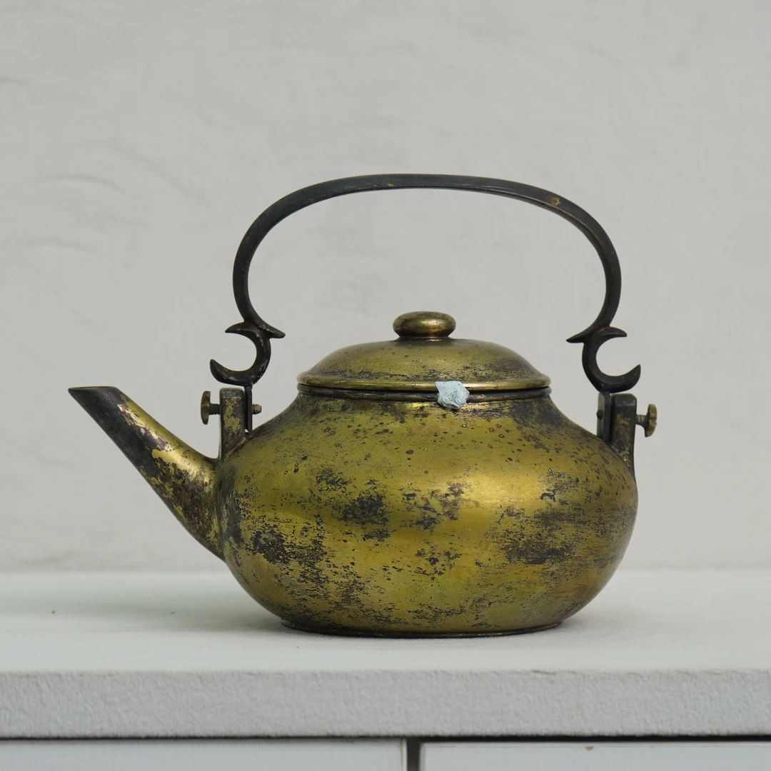 【清】紫砂鎏金包铜直流红底提梁茶壶