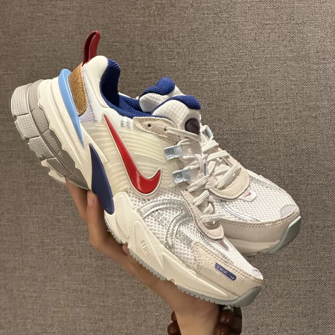 NIKE/耐克女子W NIKE V2K RUN时尚潮流休闲鞋 HF5724-061