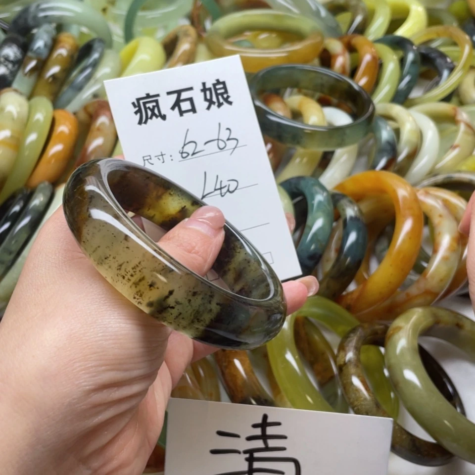 【闪购商品】蛇纹石玉手镯未镶嵌奋***态