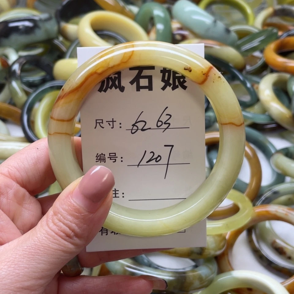 【闪购商品】蛇纹石玉手镯未镶嵌如*