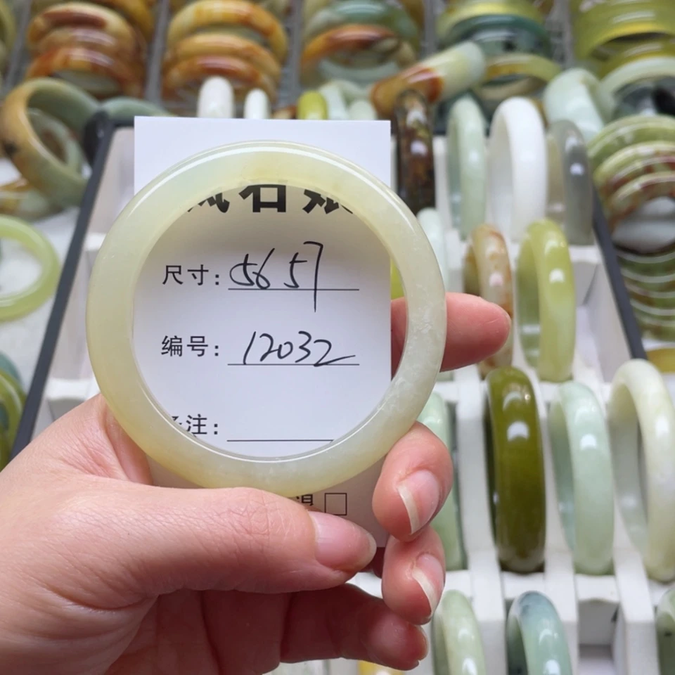 【闪购商品】蛇纹石玉手镯未镶嵌邱***8