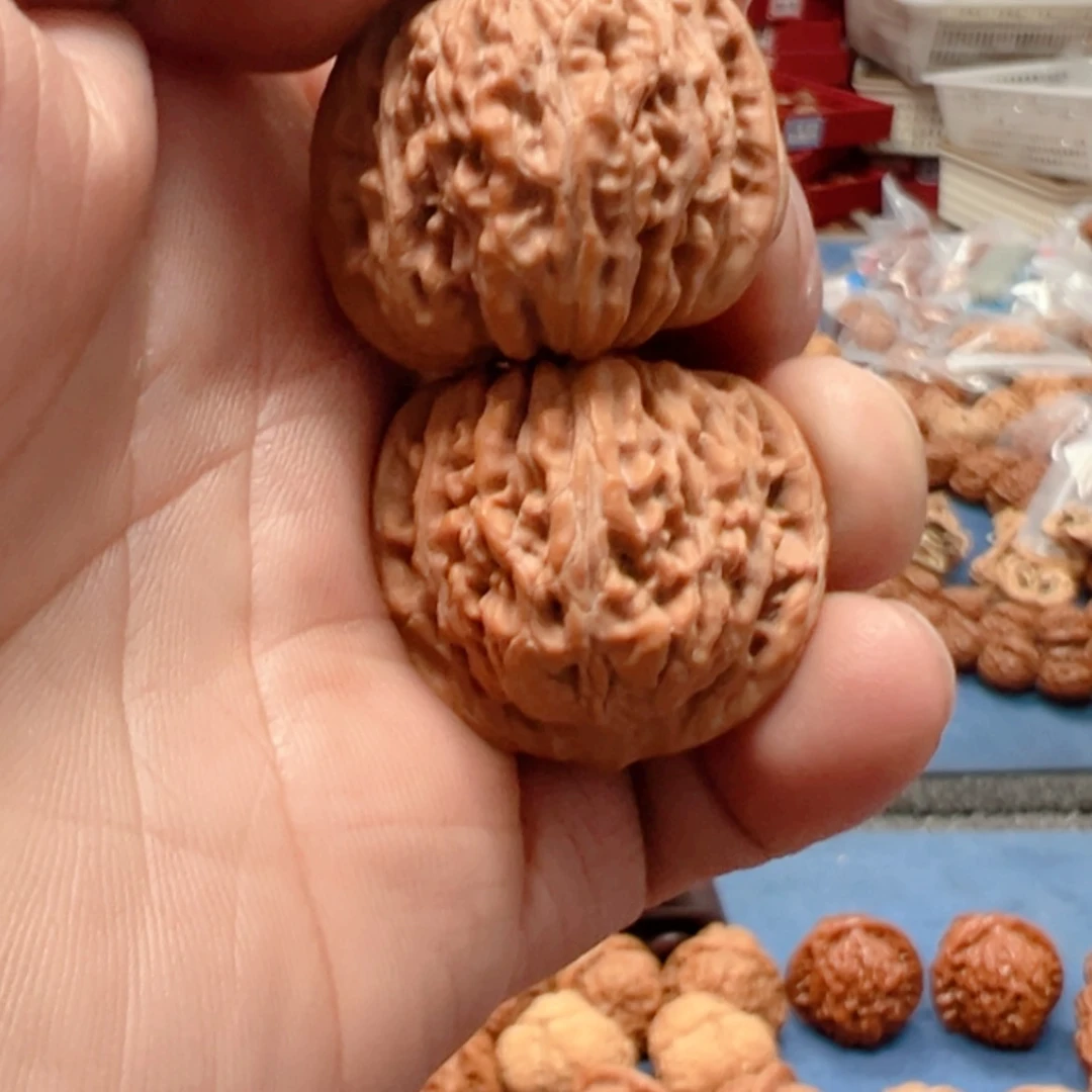 【闪购商品】文玩核桃把件?***人四座楼