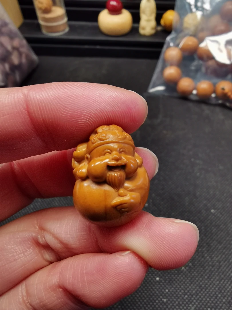 橄榄核核雕—元宝财神