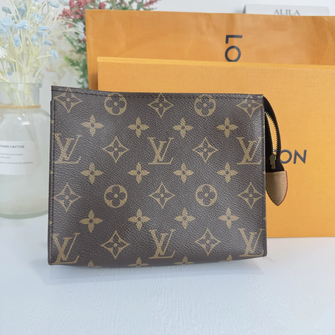 99新 LouisVuitton/路易威登 现代款lv洗漱包19寸经典可斜挎