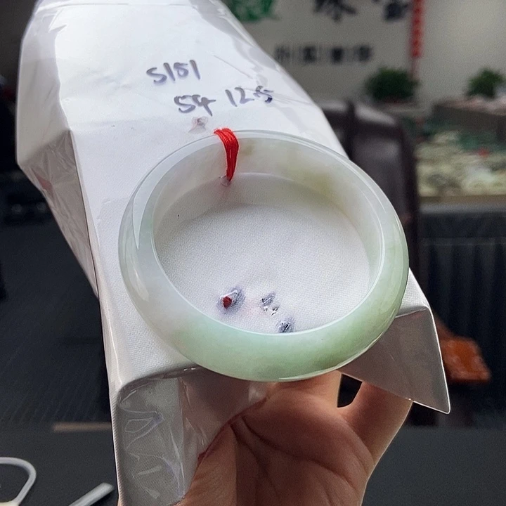 翡翠手镯未镶嵌拍一发一
