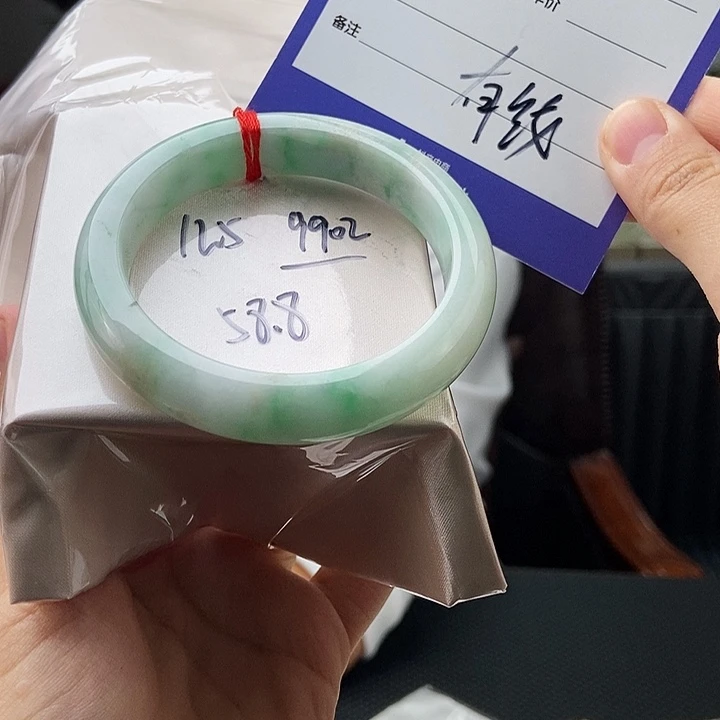 翡翠手镯未镶嵌拍一发一