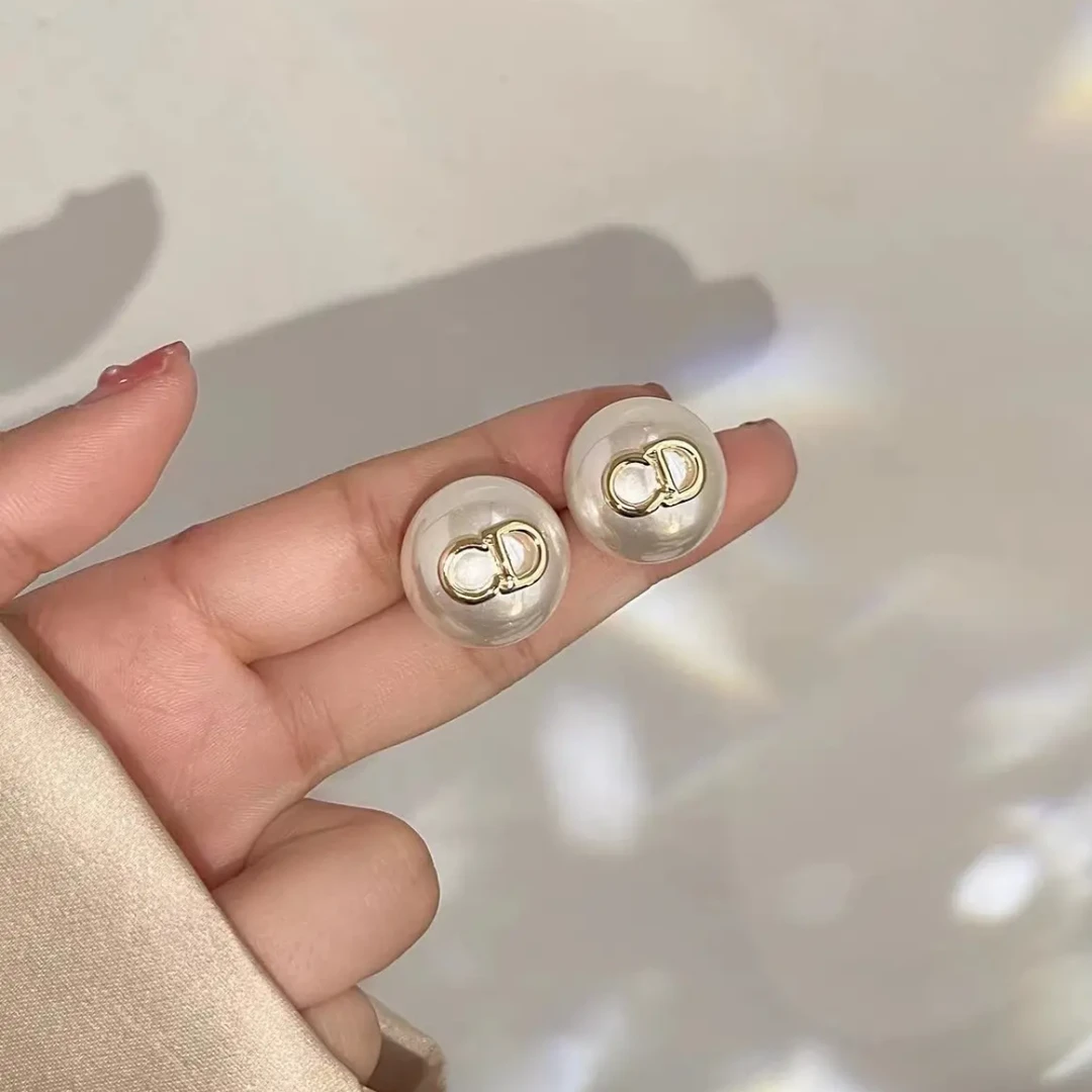 高级感立体CD珠珠字母耳钉时尚气质轻奢珠珠耳钉A114