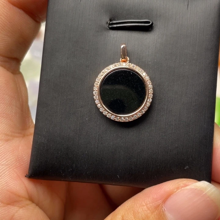 翡翠耳饰未镶嵌翡翠