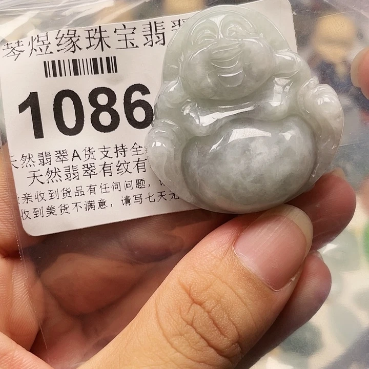 翡翠耳饰未镶嵌翡翠