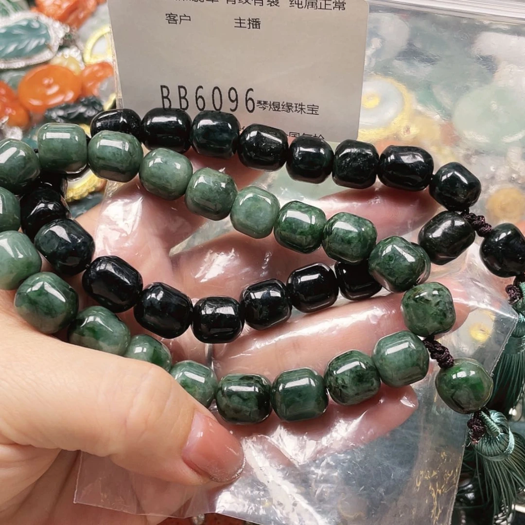 【闪购商品】翡翠颈饰未镶嵌源**?
