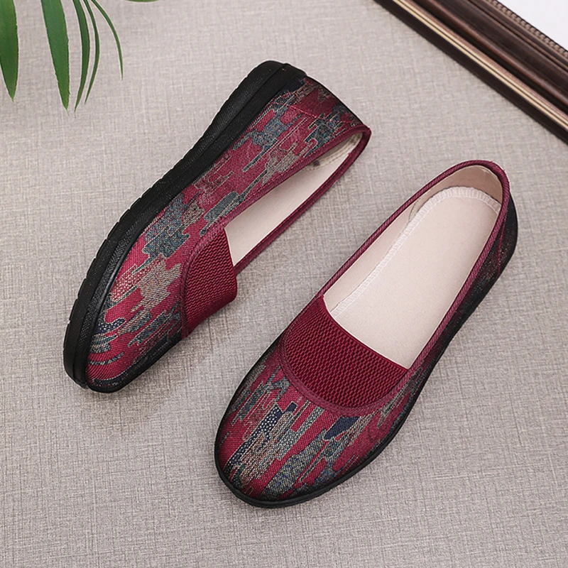 加宽秋季透气软底妈妈鞋老年平底老北京布鞋单鞋老人鞋休闲奶奶鞋