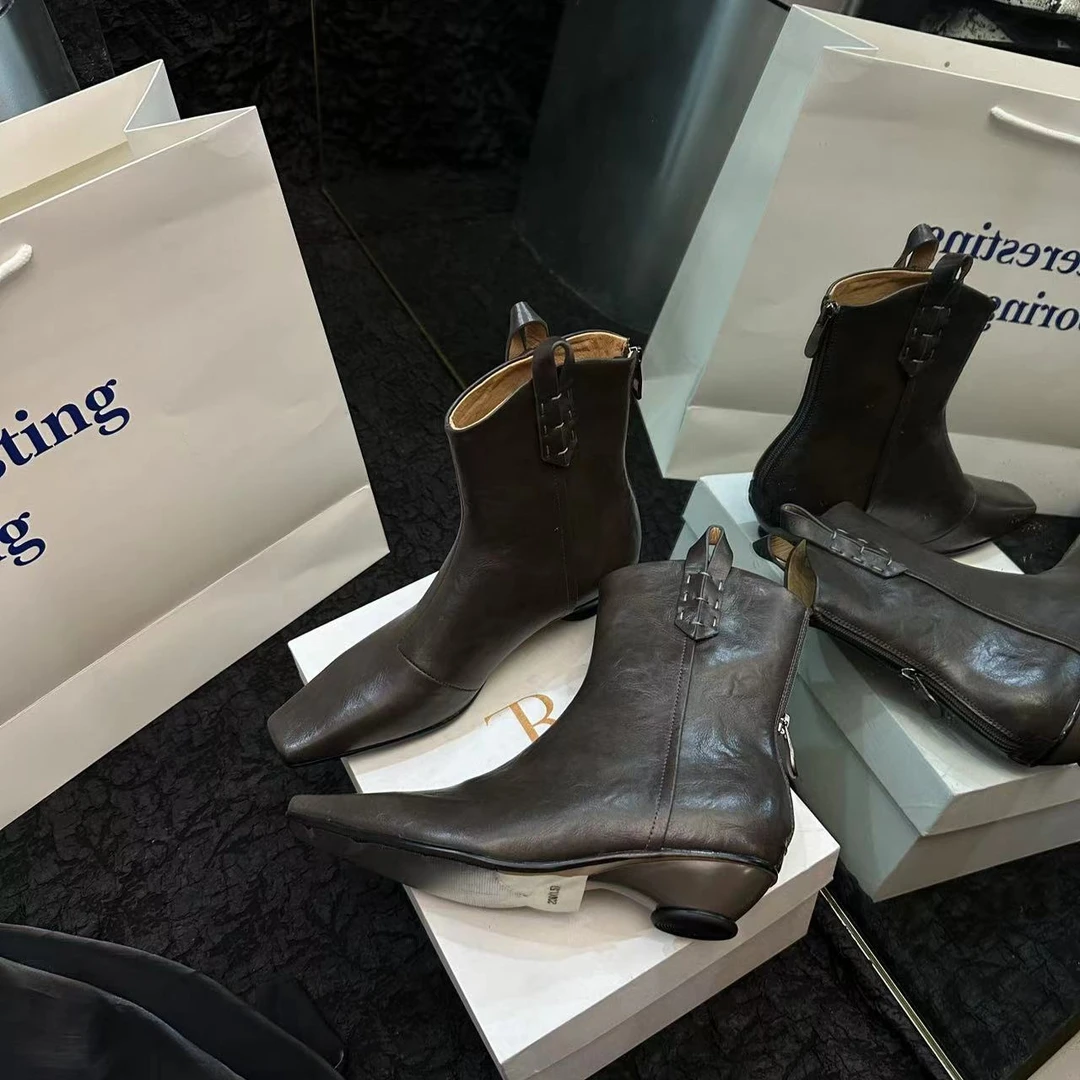 简约经典浅灰色气质时尚百搭女士粗跟尖头方头鸡蛋跟5cm时装短靴