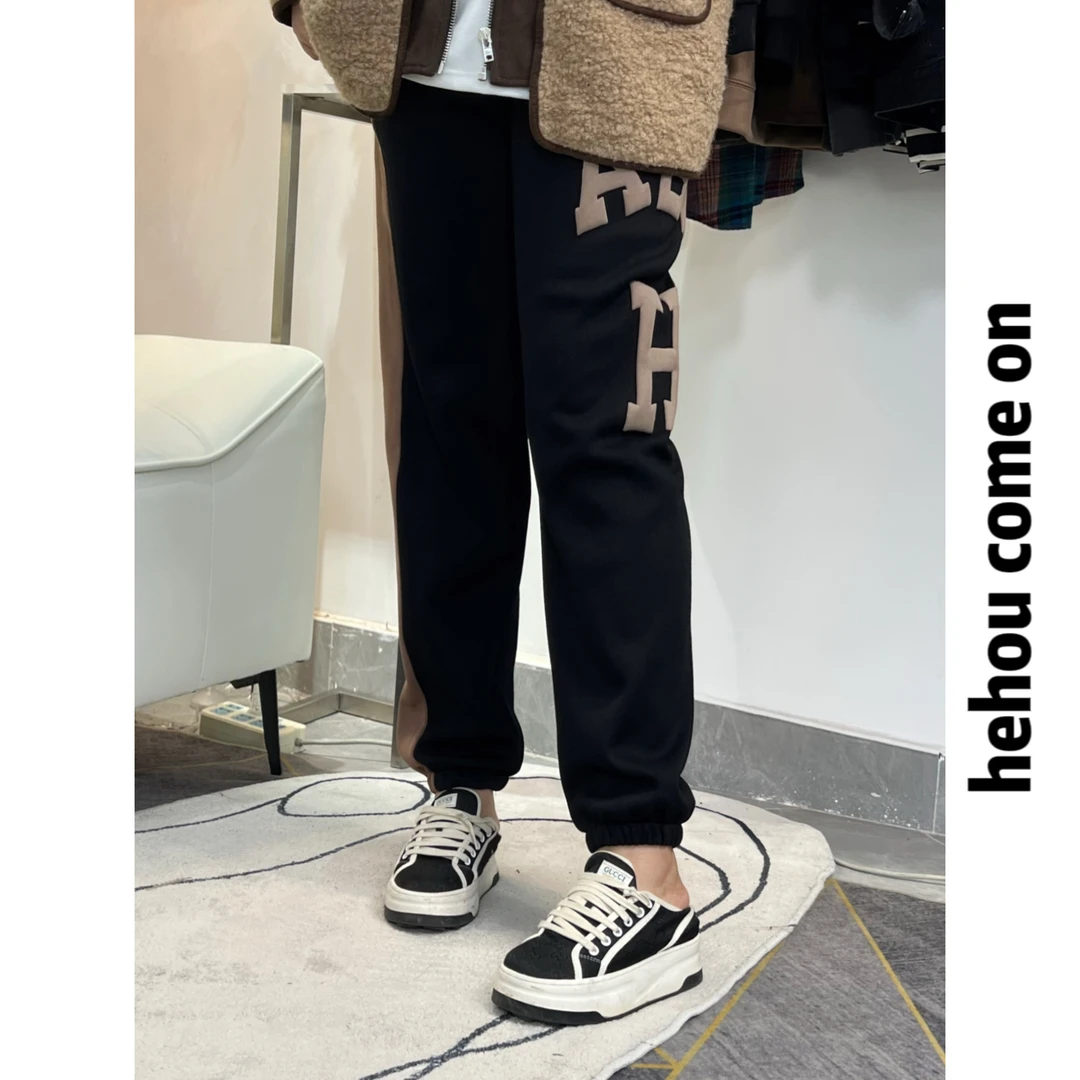 91468 和后品牌 冬季印花潮牌女裤宽松加绒百搭黑色时尚经典卫裤