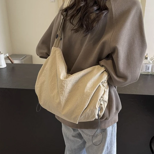 休闲大容量尼龙布包包女式2024新款轻便百搭帆布斜挎包单肩腋下包