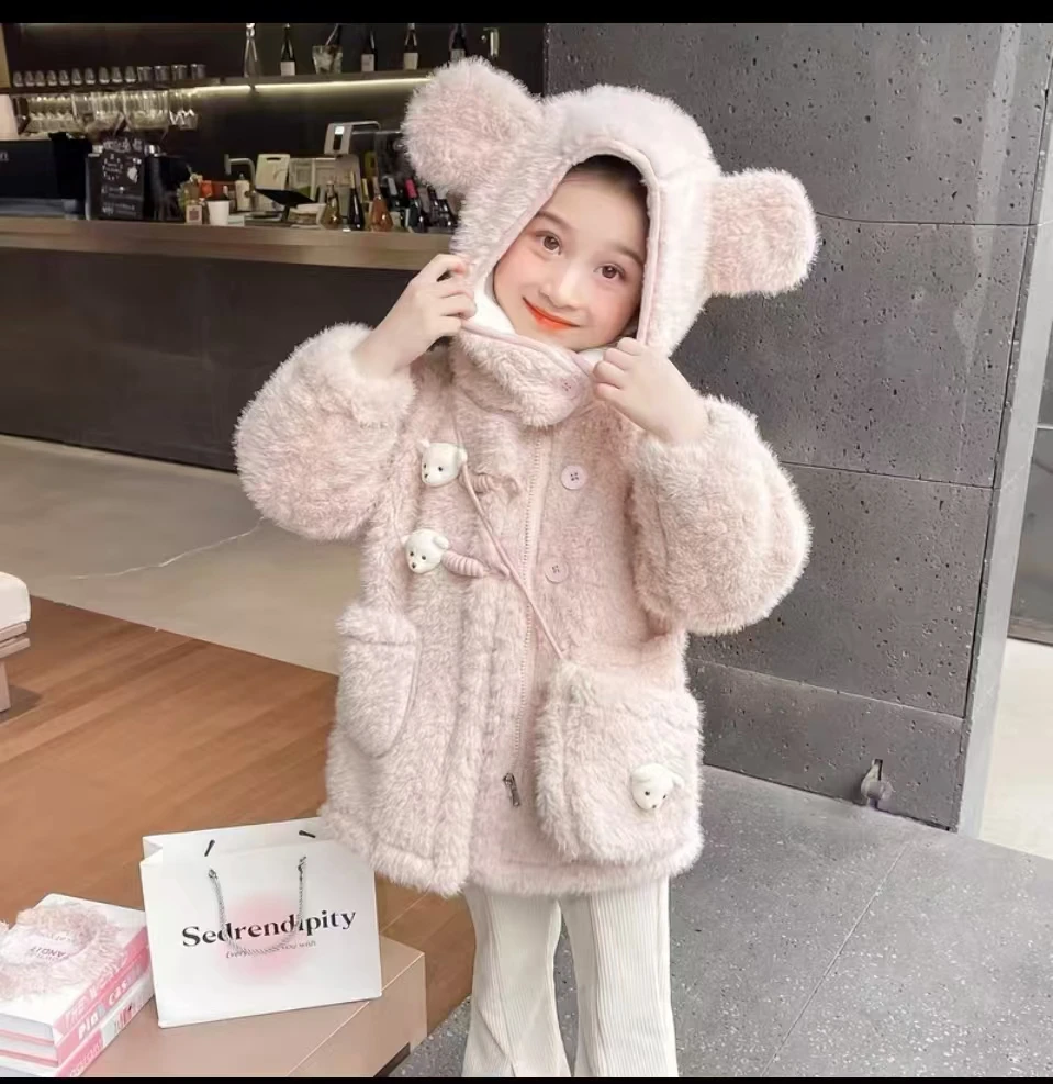 冬季2024女童新款可爱风小熊毛毛衣外套连帽保暖女宝中长款时尚