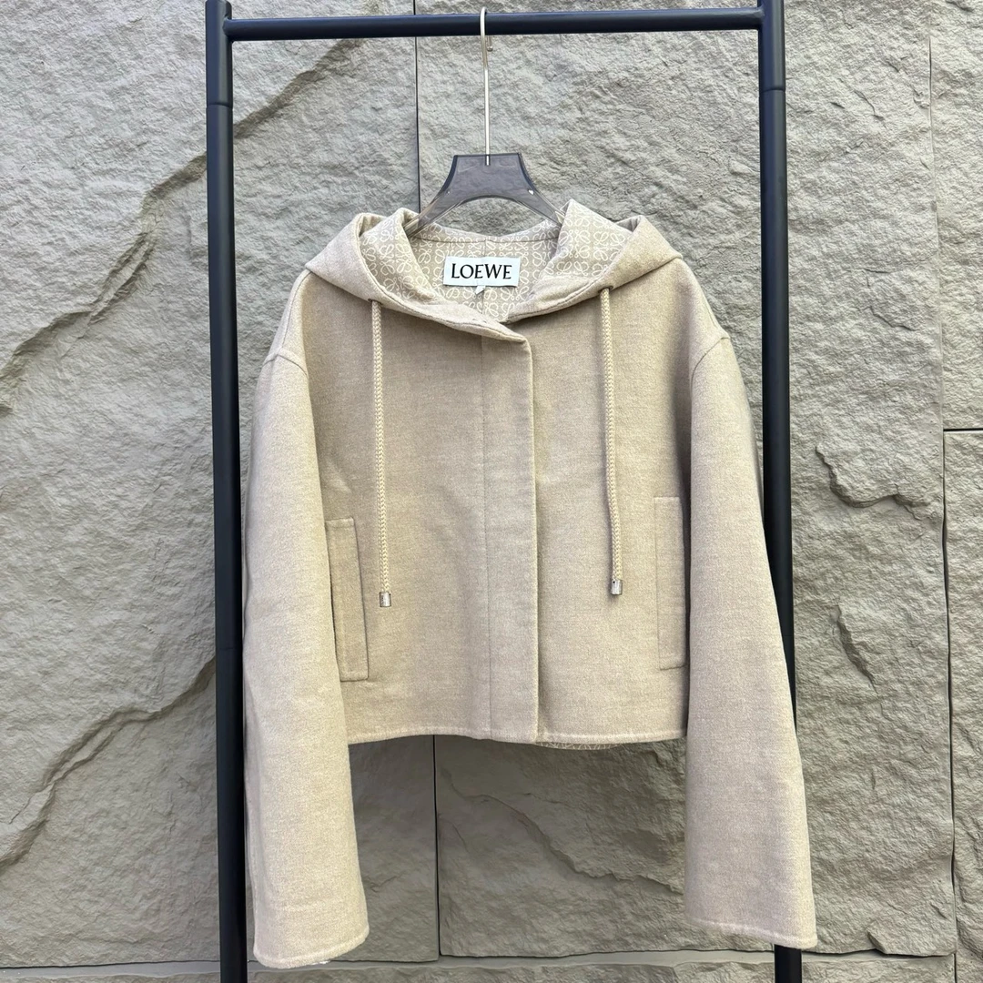 Loewe/罗意威/内里满印连帽毛呢短外套 34码 99新 GM000600