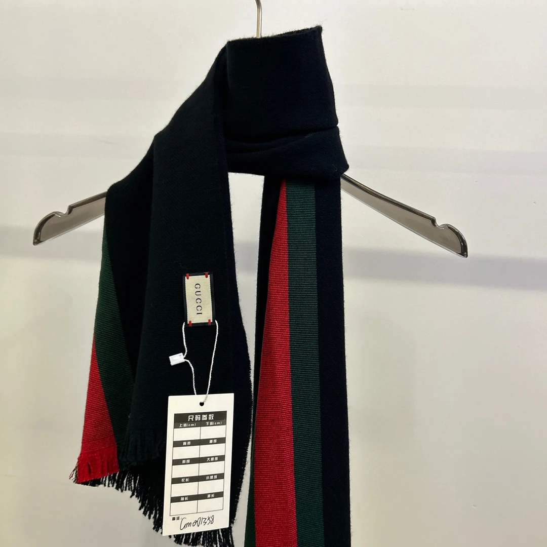 Gucci/古驰/经典绿红绿拼色羊绒围巾 99新 GM001358