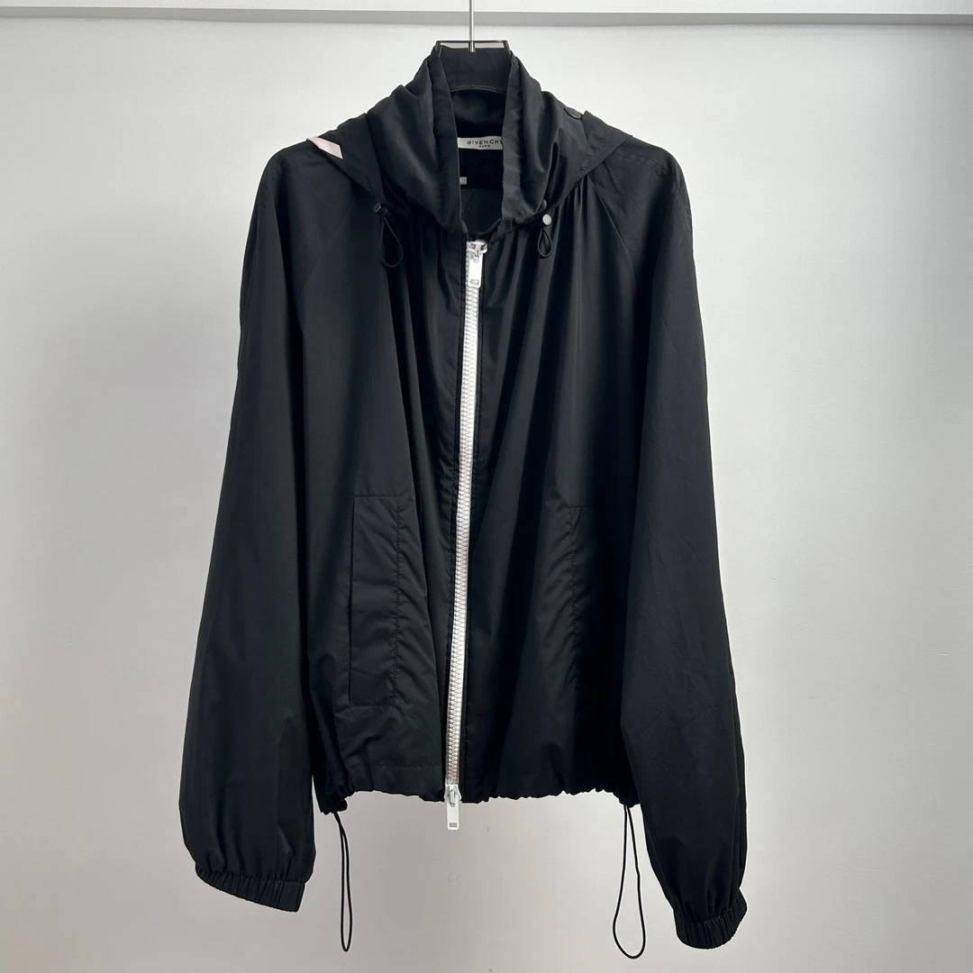 Givenchy/纪梵希/黑色连帽冲锋衣有字母 36码 99新 GM001472