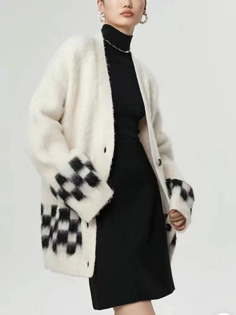 2024新款时尚高级白色拼接棋盘格中长款韩系开衫宽松软糯针织外套