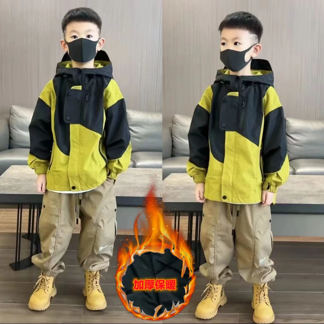 男童冲锋衣外套秋冬款2023秋冬新款中大童潮酷帅撞色户外连帽外套