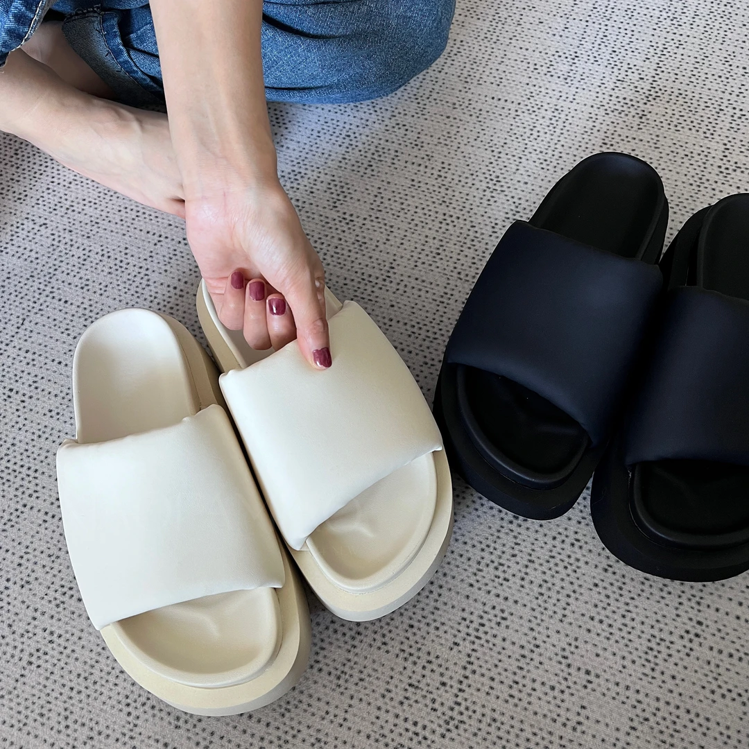 小发喵欧版网红时尚休闲厚底ins纯色圆头松糕底一字拖鞋