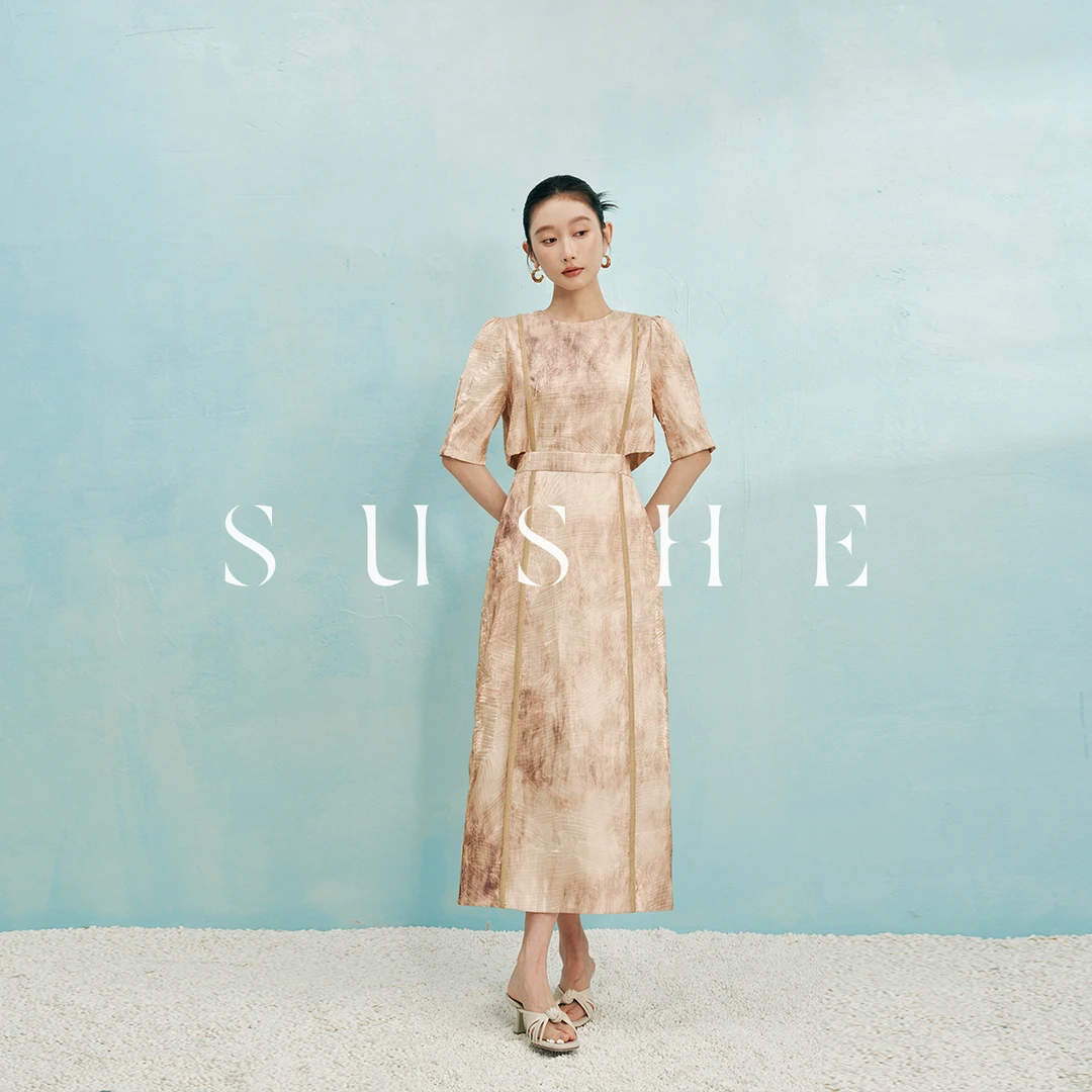 束皙SUSHE定制擦色工艺侧腰挖空设计泡泡袖中轻奢连衣裙女气质
