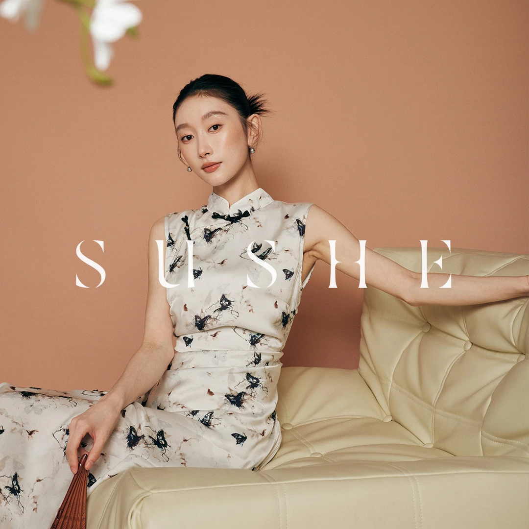 夏季束皙SUSHE双蝶戏影国风蕾丝立领捏褶斜襟侧开叉旗袍连衣裙