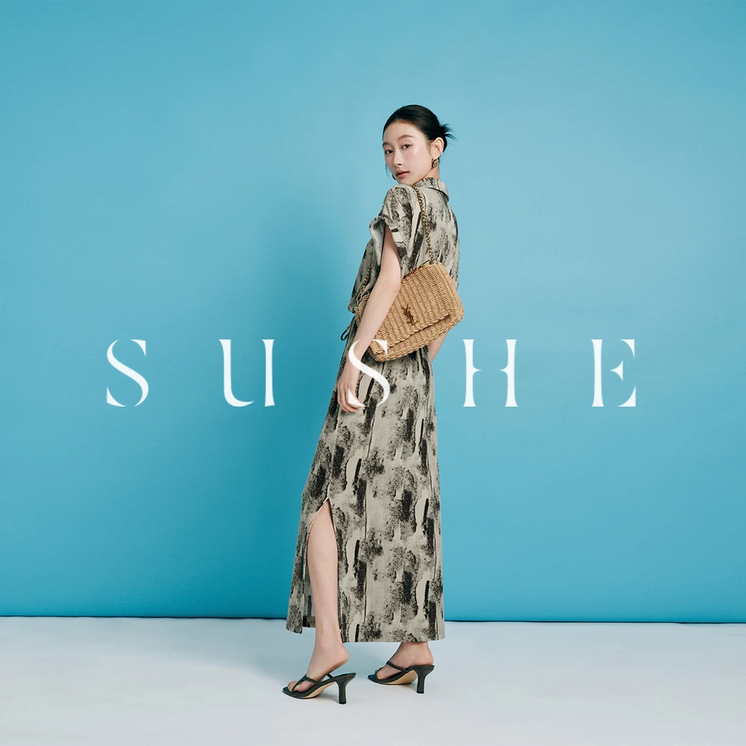 束皙SUSHE连肩折袖半开门襟时尚抽褶收腰开叉碎花连衣裙女气质