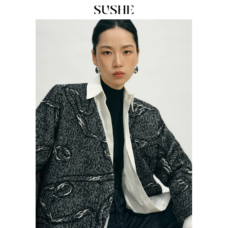 束皙SUSHE 花间令 新中式大女主风人字纹提花腰带V领西装外套女冬