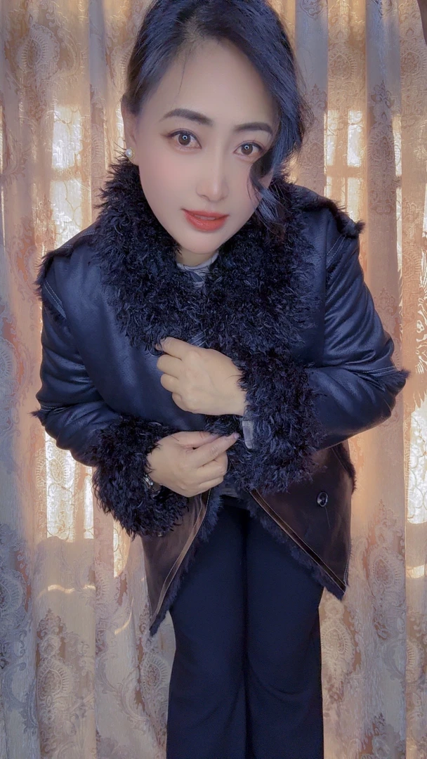 混合皮加绒短款外套来了