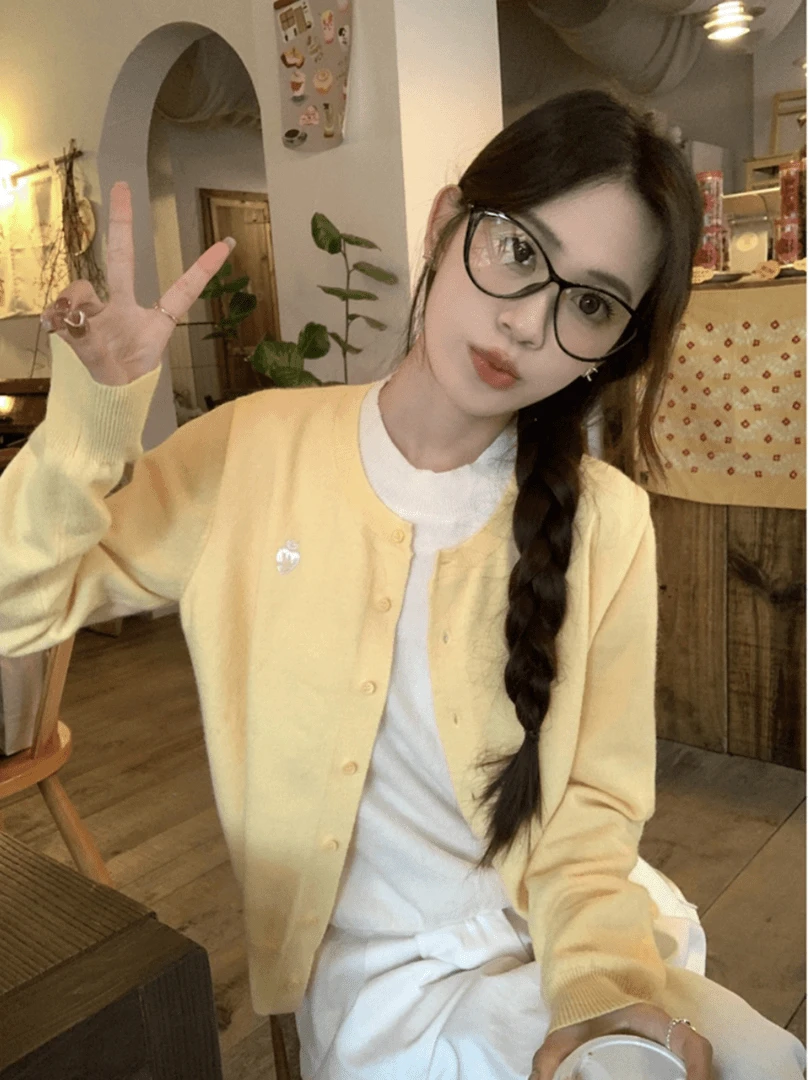 韩系奶黄色温柔软糯假两件针织衫毛衣外套开衫2024秋季短款上衣女