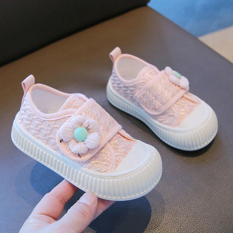 新款1-7岁女童帆布鞋2024春秋儿童板鞋软底透气幼儿园室内鞋