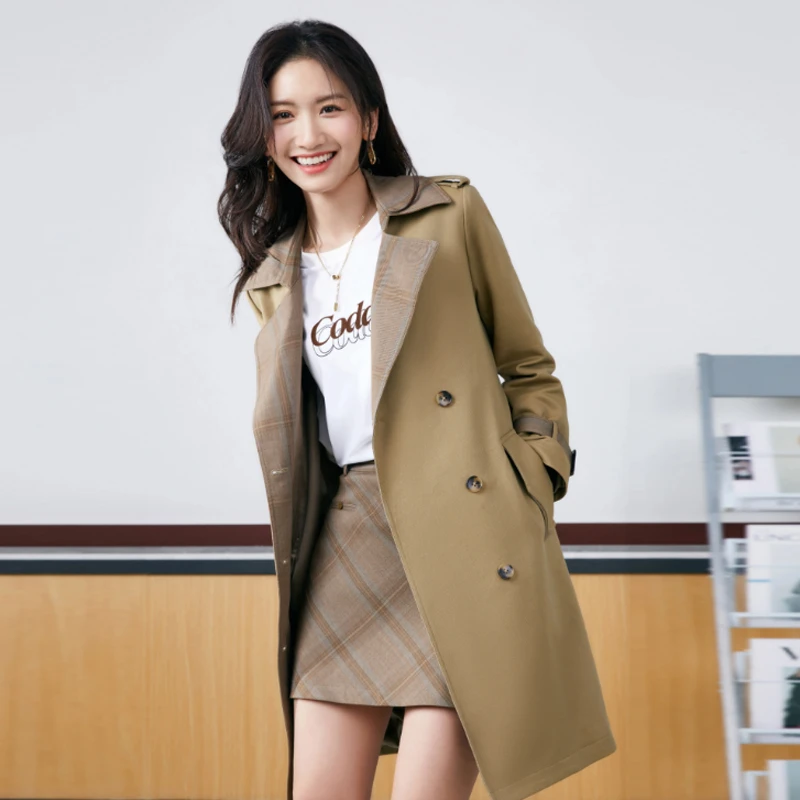 朵以2024秋新款英伦风通勤撞色格纹中长款双排扣风衣女38BQ741031