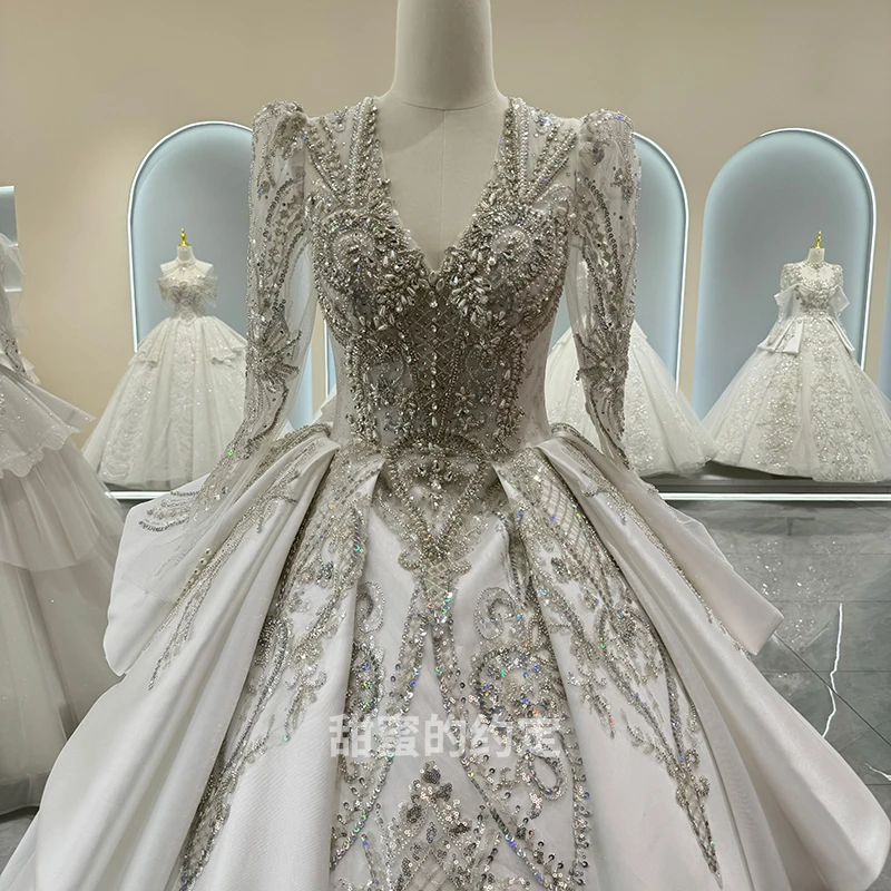 缎面婚纱2025新款新娘主纱拖尾高级法式轻复古长袖简约婚纱直播