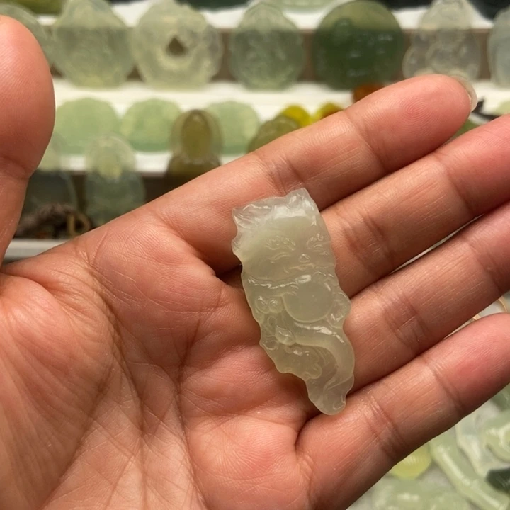 蛇纹石玉颈饰足银镀金镶嵌