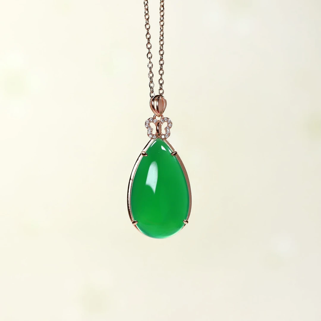 项链女款吊坠时尚气质镶嵌简约轻奢百搭绿色精美女士坠链女款